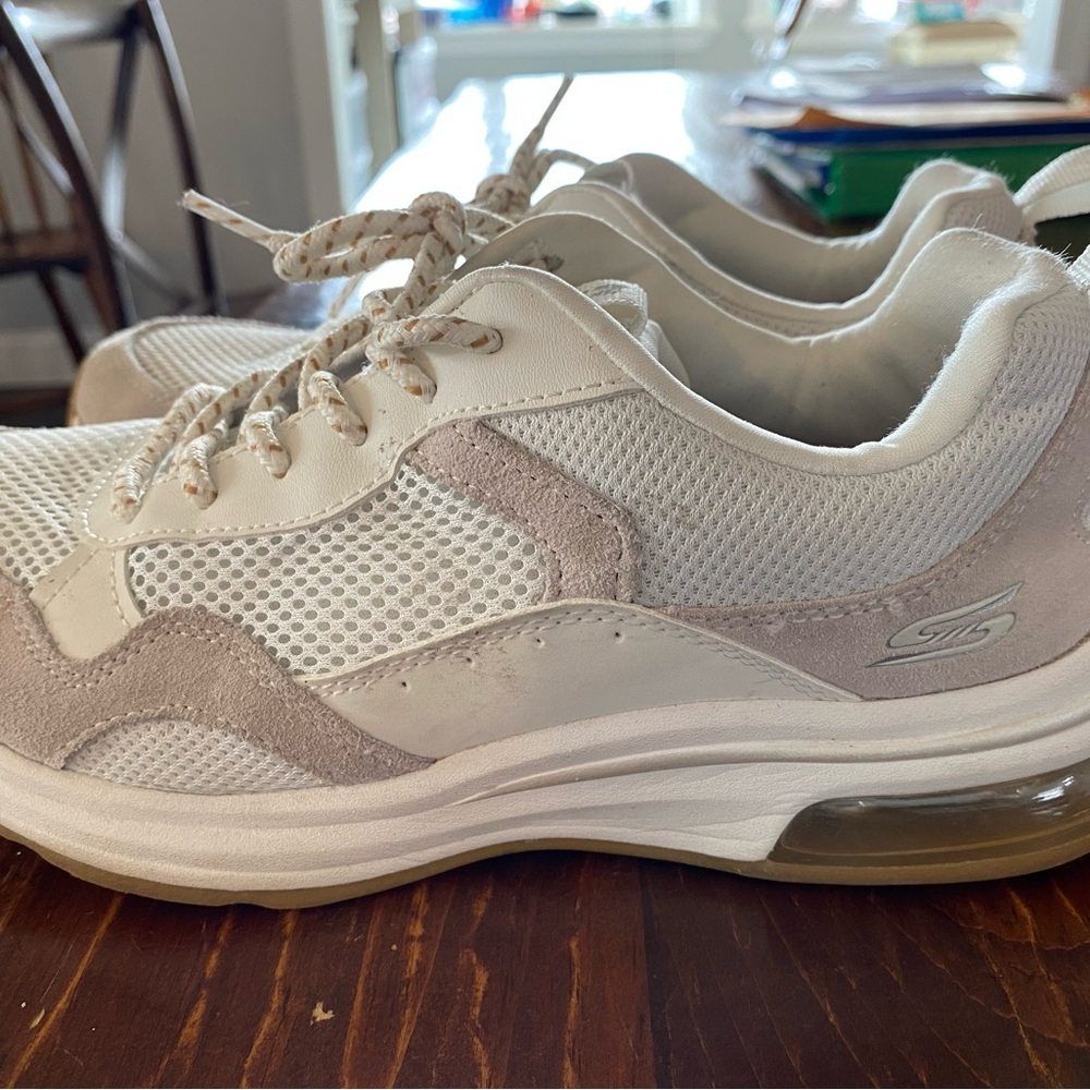 Sketchers sneakers